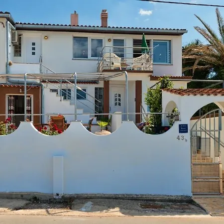 Appartement In Arbanija With Sea View, Balcony, Air Conditioning, Wifi 5138-1